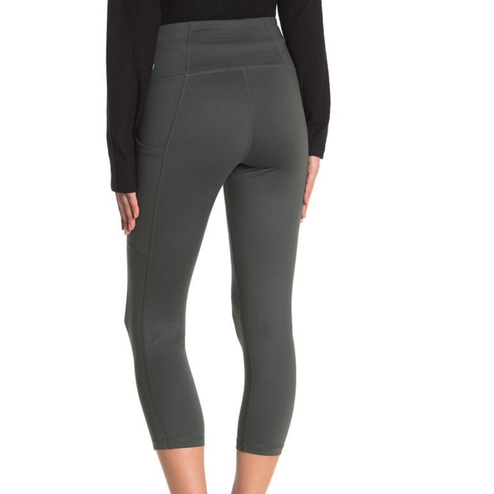 *TEMP SALE* NEW Army Green Zella Leggings Cropped